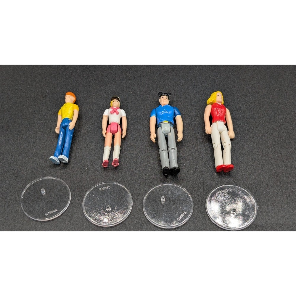 1988 Disney Magic Town Square Friends Mini Family 2" Figurine Set With Stands